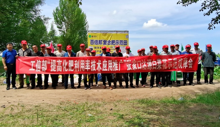 图片4部分参会人员合影.jpg